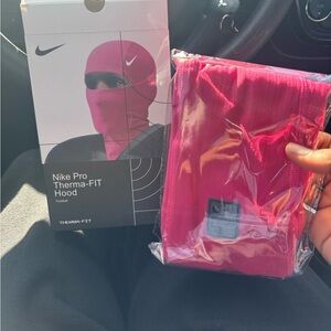 Nike Therma-FIT Hood in pink